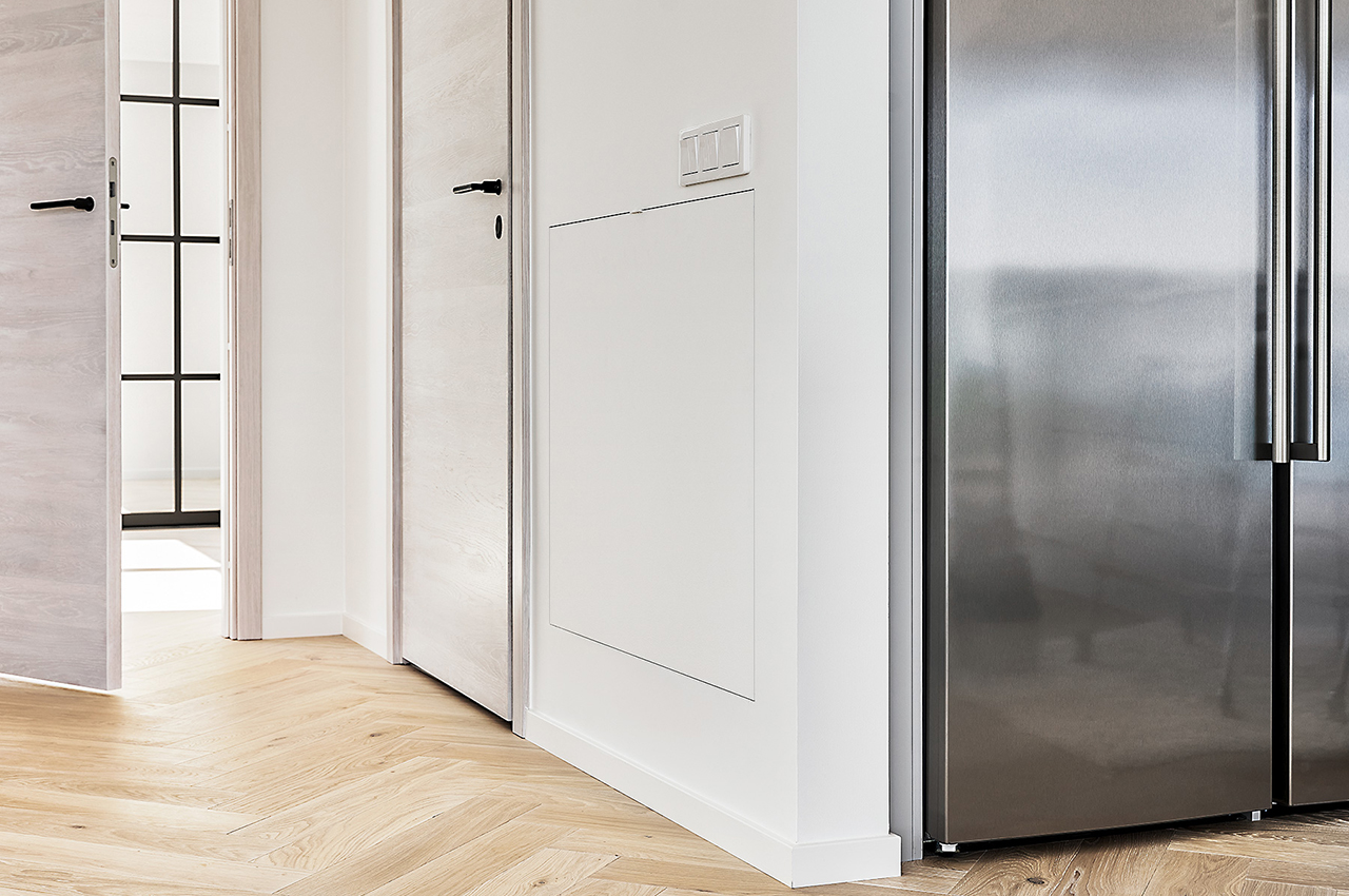 Luken Hidden fra LK Systems installert i en gang
